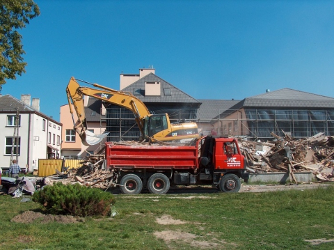 2005.06 - Zemborzyce - Demolishing school